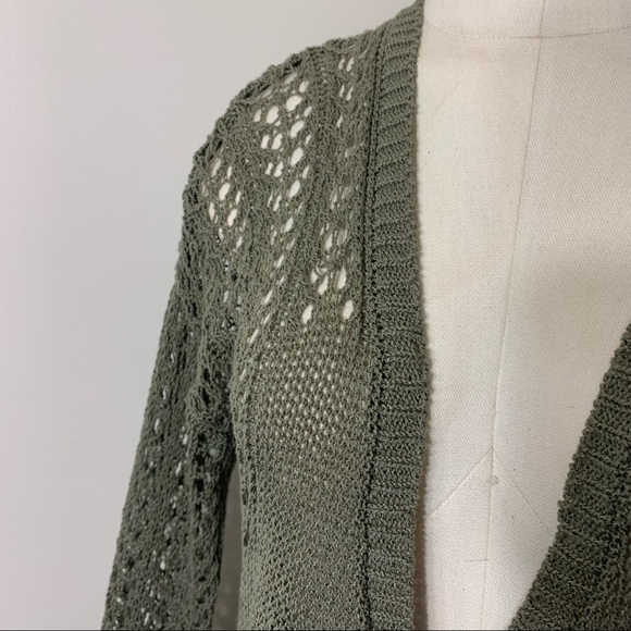 𝅺DKNY Olive Minimalist Green Crochet Knit Cardigan Sweater Deep V Neck Sz XS - Picture 5 of 10